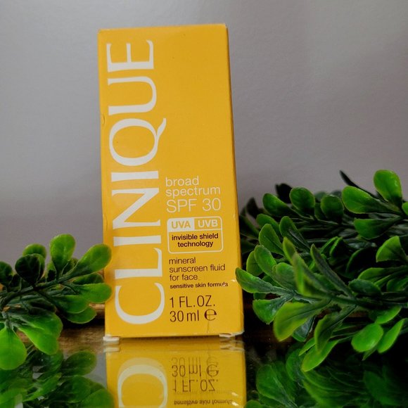 Clinique Other - NEW IN BOX Clinique Broad Spectrum SPF 30 Mineral Sunscreen For Face